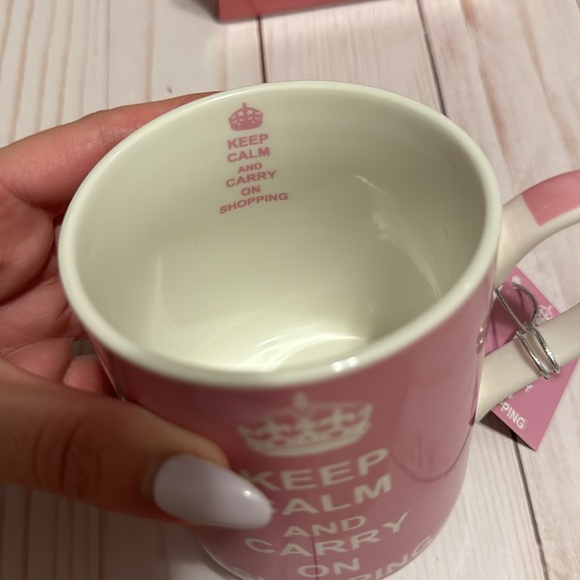 Keep calm and carry on shopping pink and white mug - Picture 4 of 5